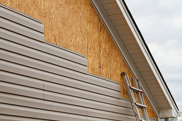 Professional Siding Inspection technician working in New Jersey, NJ